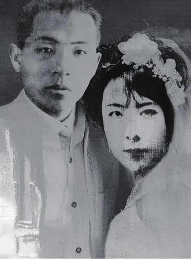 于凤至病逝海外，墓碑上留下四个字，前夫张学良见之老泪纵横