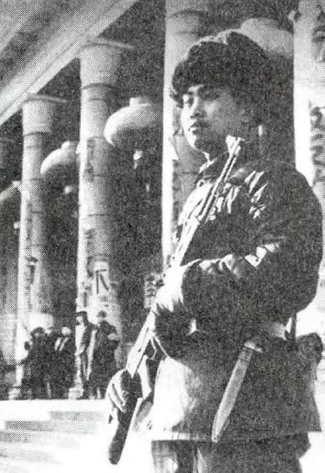 1948年毛主席遭精准轰炸，惊险生还，一年后凭借一封电报揪出内鬼