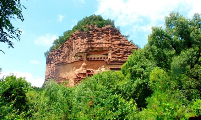 甘肅麥積山坐落於