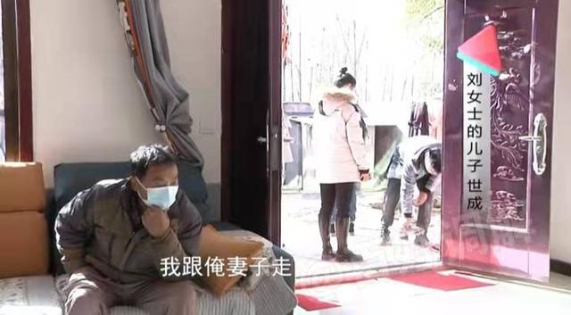 妈妈太懒家里乱得像垃圾场，儿子变家长恨铁不成钢：她从不打扫