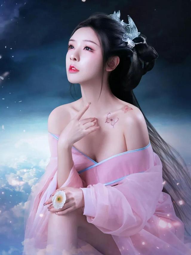 我觉得像嫦娥的装扮，你们看看像谁，反正仙气十足