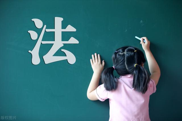拍淫秽视频50多部牟利500多万的团伙被抓，网警：观看者这样处理