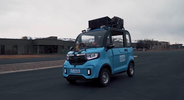 美国佬看不上我国电车，图便宜花2000买来试驾，却爱上了中国制造