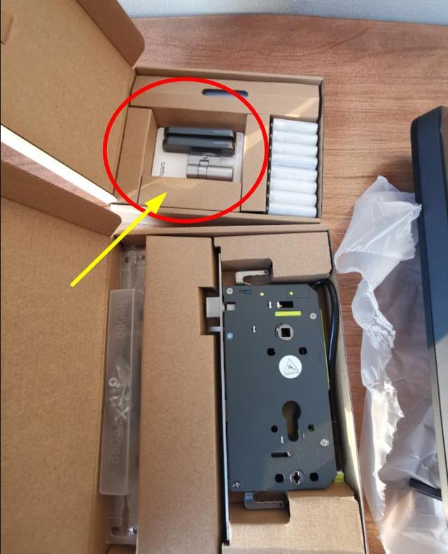 正在走红的指纹锁，为何很多人称它是“智商税”？来听听大实话