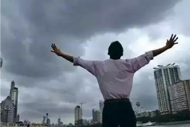 北上广深拥有多套房子的人，为什么不卖掉一套房子实现财务自由？