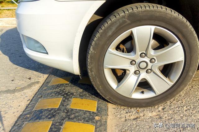 新手平时应该怎么保养汽车（了解汽车的这些小常识）(3)