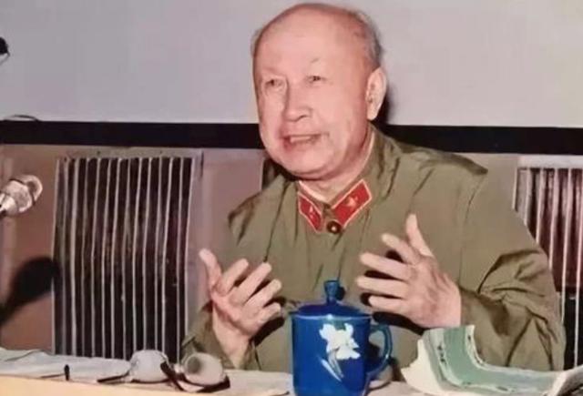 钱学森葬礼：逝世次日天降大雪，三军仪仗队抬棺，数十万人送行