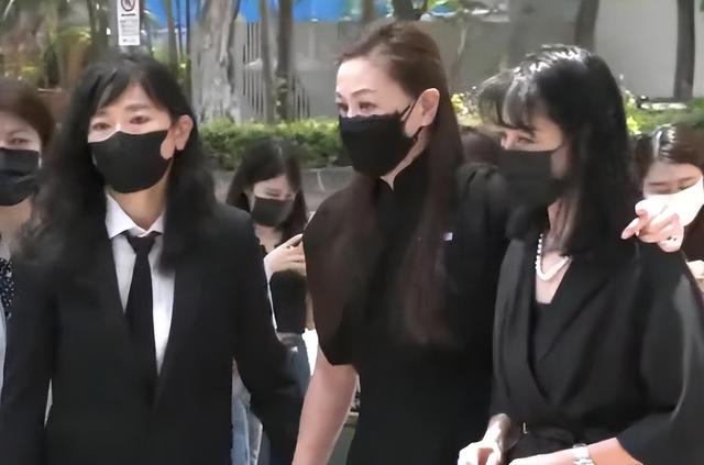 一个月内送走两位至亲，王馨平难过到欲哭无泪，个人状态很不理想