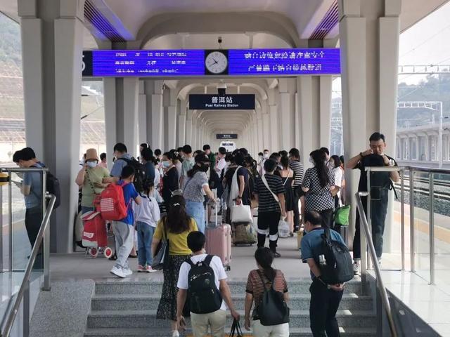 “五一”假期来临！ 普洱火车站迎来客流高峰