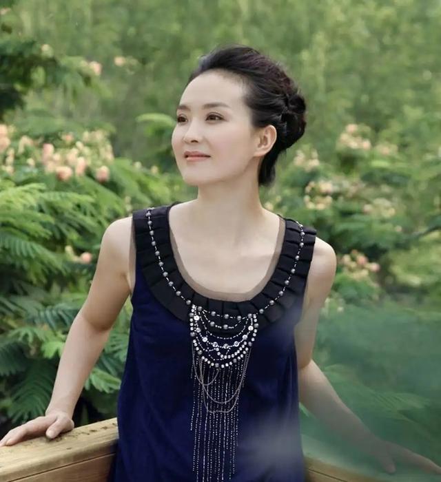 晴格格王艳23岁嫁豪门,演晴格格的王艳现实生活照