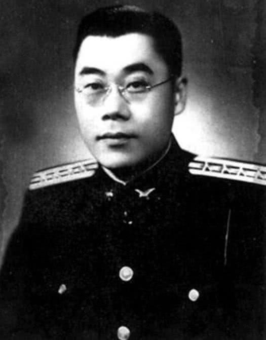 蒋经国如何掌握特务组织？中统元老流放美国养鸡，军统毛人凤更惨