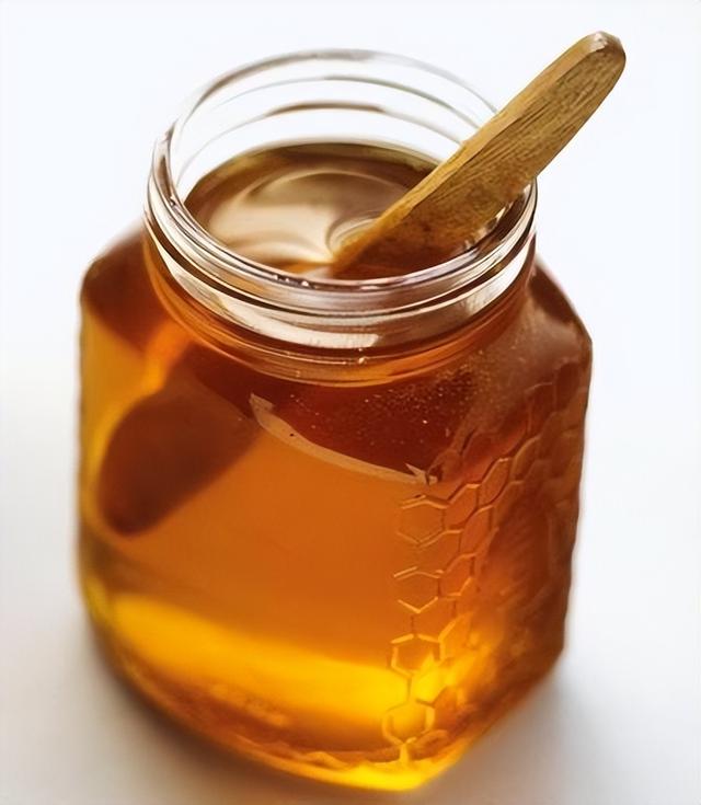蜂蜜放了三年还能吃吗？结果或许和你想的不一样，建议了解下