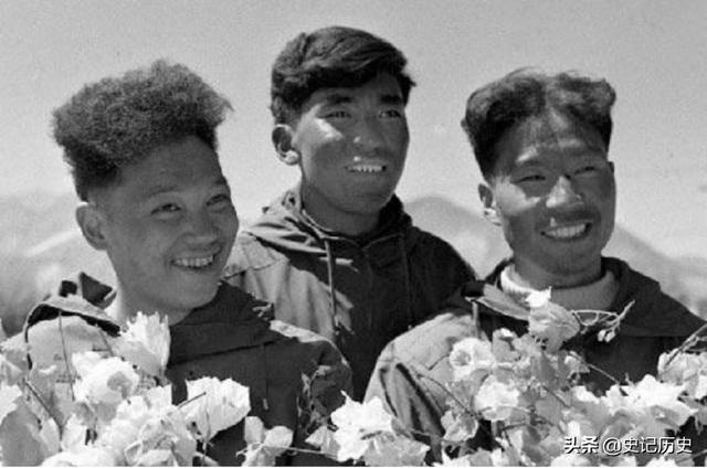 珠穆朗玛峰主权归谁？尼泊尔曾与我国争论，伟人一出手轻松化解
