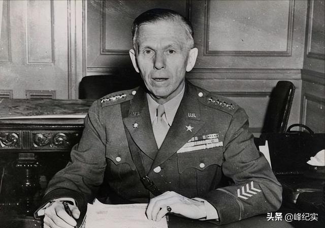 1951年朝鲜战争中，麦克阿瑟为何突然被解职？不单单是因为战败