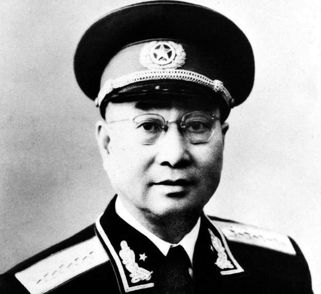 2010年，陈赓子女要求将父亲陵墓迁出八宝山，中央批示：同意
