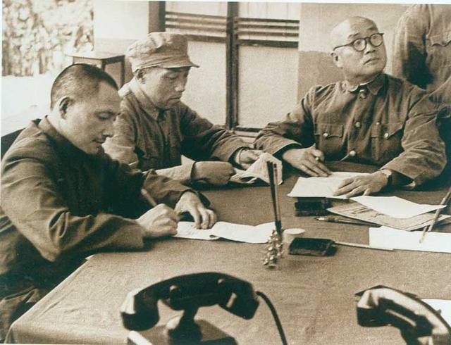 1950年，刘伯承问让谁领兵进攻西藏，邓小平：让“地主”去吧