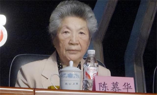 陈慕华：国军少将之女，成为中国第二位女副总理，却也有遗憾