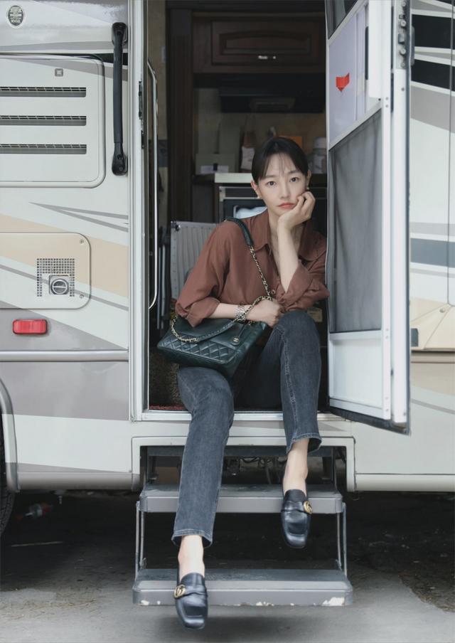 白百何最近的穿搭图片(白百何33天不重样穿搭图片)-中纳网