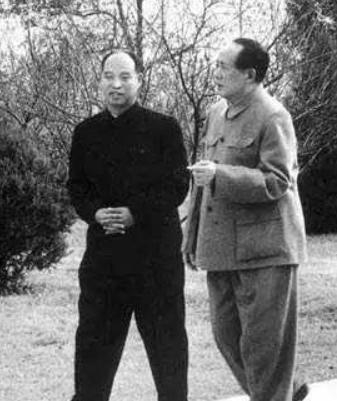 他受主席两次重托，81岁成正国级，晚年评价毛主席：永远的领袖