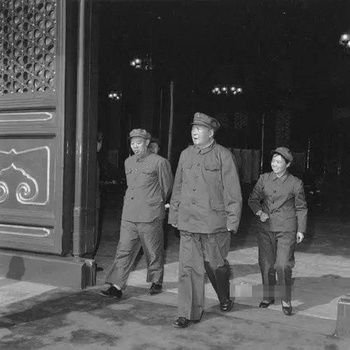 70年代，毛主席不想接见江青，汪东兴：只要你下命令，我敢挡住她