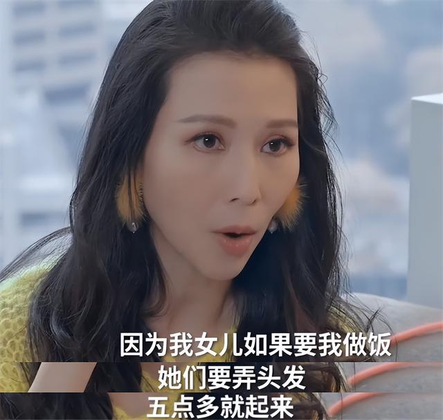 蔡少芬当妈后10年没睡过整觉！每天5点起床为儿女做早饭，太心酸