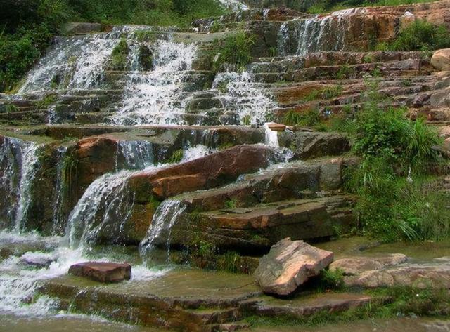河南最美的三个瀑布群，分列南北两大山脉，其中两个是驴友的最爱