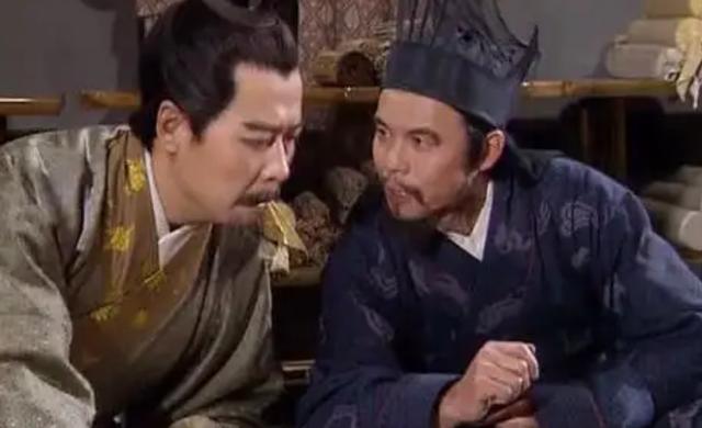 庞统临死前，终于看穿刘备真面目！宴席上暗示魏延，可惜魏延没懂