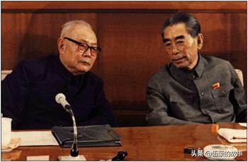 「罕见」周恩来和十大元帅的同框照，张张珍贵，尽显功勋风采