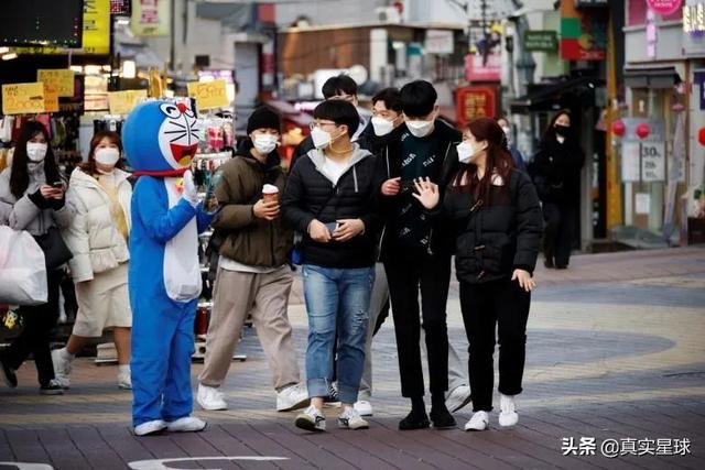 韩网震怒！两年拿四十万和十年领五千万，尹锡悦福利政策引爆舆论
