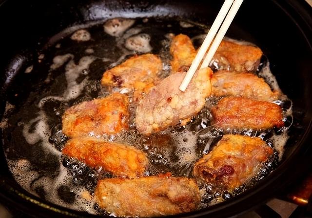 空腹不能喝牛奶、吃香蕉？错了！空腹真正不能吃的是这3类食物