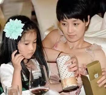 马伊琍：爱情婚姻都有泪，离婚后活成大女主，让文章姚笛后悔