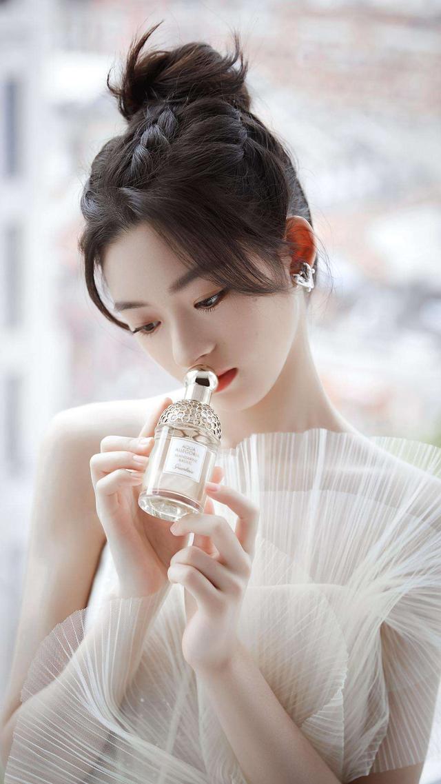 10朵“00后小花”就位，谁能成为新版国民妹妹？各有各的“门道”