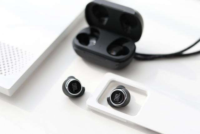 一千多的蓝牙耳机和两三百的有啥区别？JBL REFLECT FLOW PRO评测