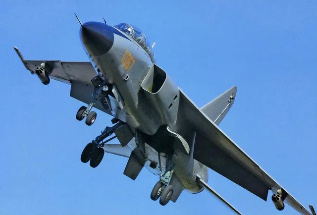美军驱逐舰再闯台湾海峡，解放军军机两度巡台，发出严厉警告