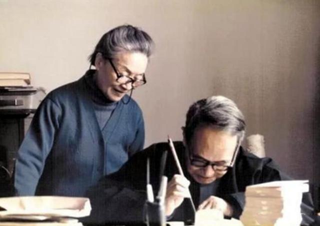 杨绛评张爱玲：长相难看，一脸“花生米”，文笔不错，但意境卑下