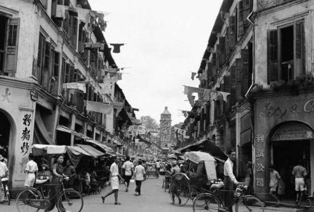 邓小平访问新加坡，会谈后沉默不语，李光耀：从未见过这样的领袖