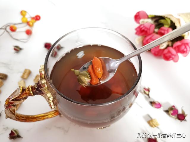 春天宜喝花茶，玫瑰、桃花、菊花、桂花、金银花，哪朵适合你？