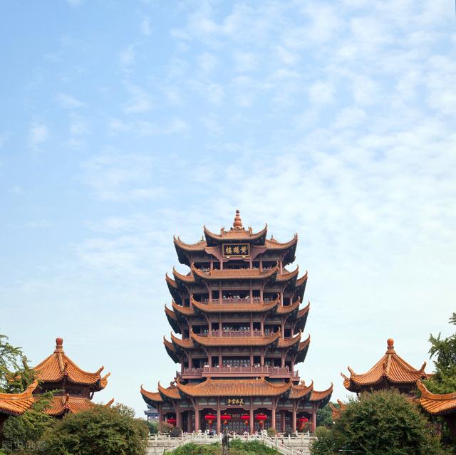 1938年，蒋介石派人“骗”韩复榘开会，随后处决，理由：有10大罪
