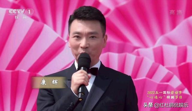 央视五一晚会主持人，康辉任鲁豫朱迅一如既往地稳，龙洋状态退步