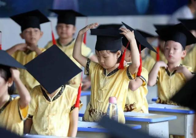多地中小学“暑假时间”出炉，看到放假天数，学生和家长反响不一