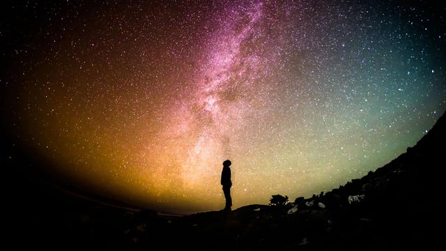 一个人吃饭 一个人上班 有哪些瞬间让人感到沮丧孤独的事情呢