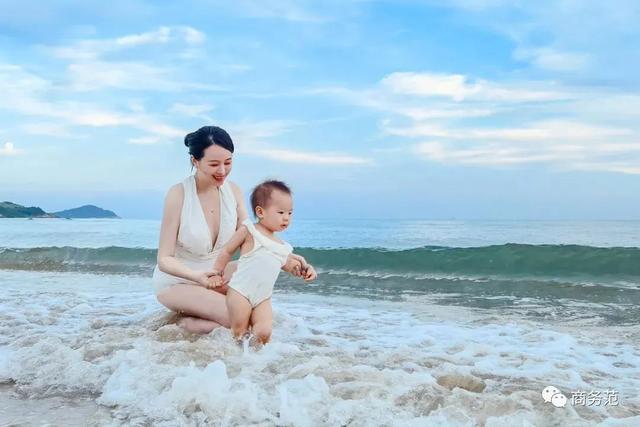 結婚四周年，我們帶女兒穿越回婚禮那一天…