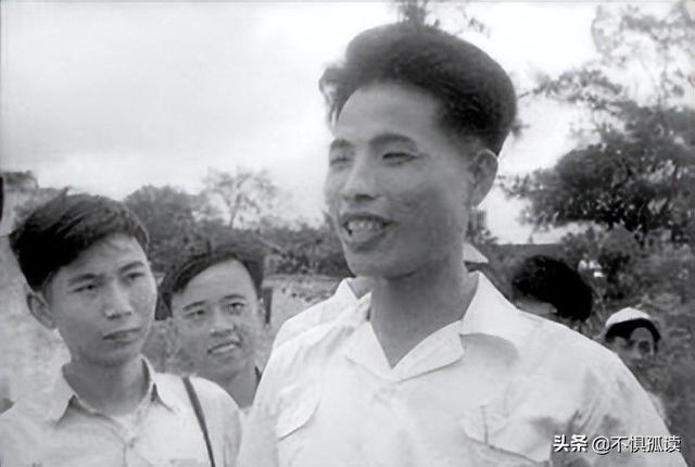 鲁迅玩伴闰土：57岁病逝后，留下5子，如今后代完成华丽反转