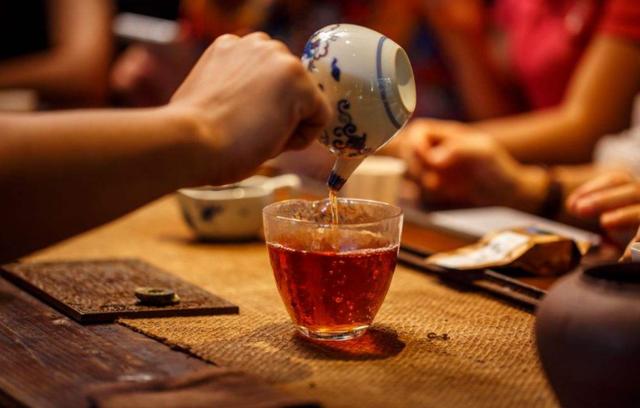 建议中老年人，不管有钱没钱，这4种茶不要碰，口感差，还丢面儿