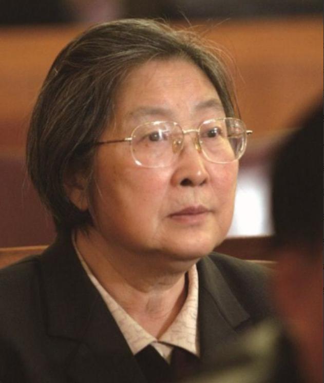 76年毛主席逝世，李敏要求守灵遭拒，最后排队进入灵堂同主席告别