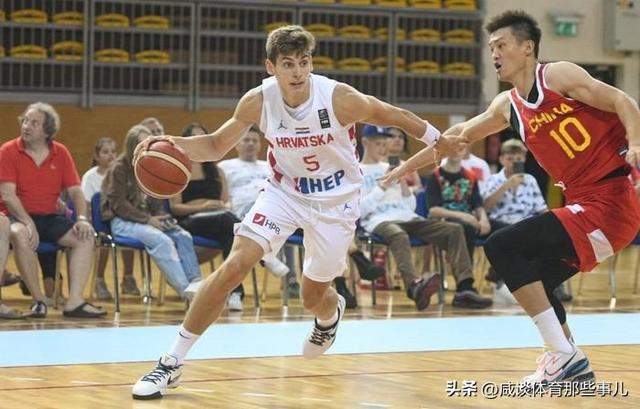 男籃兩連敗喬帥很頭疼！張鎮麟場均21分&周琦13+10！六後衛18中1 - 天天要聞