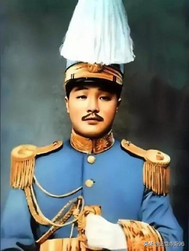 1925年，贺龙就任建国川军第一师师长时的留影