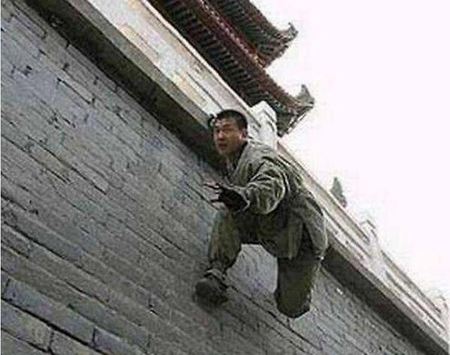 军统特务段云鹏：爬上叶剑英和滕代远房顶行刺，被一枪打破头皮