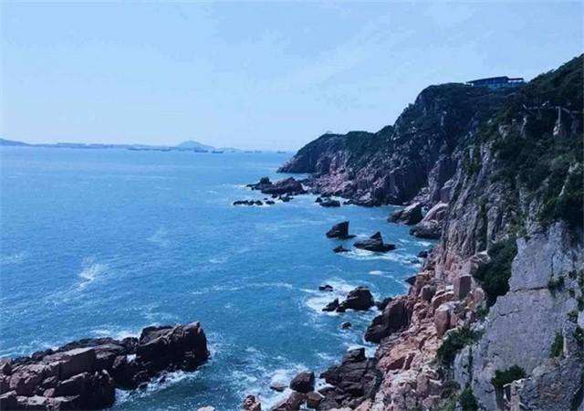 1950年我军4名伤员住院时遇害，侦察员当即下令，禁止所有人外出