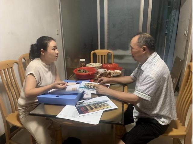 杨丽萍简历及个人资料简介喝完酒可以吃柿子吗，杨丽萍简历及个人资料简介身高体重？